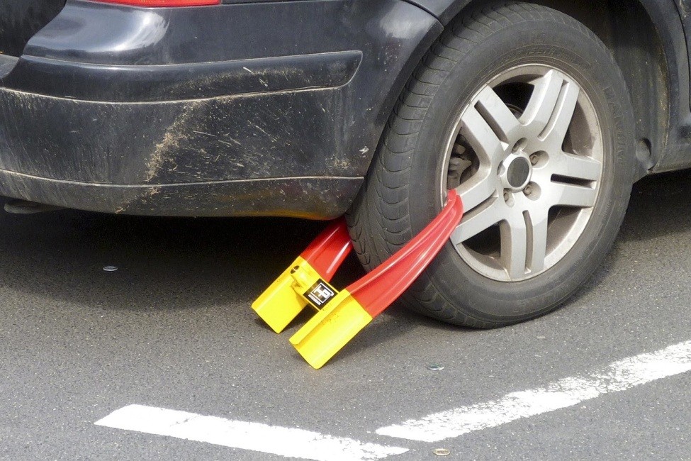 car with a wheel claw